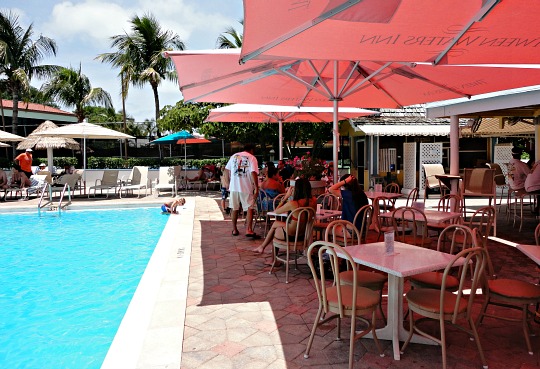 oasis pool bar