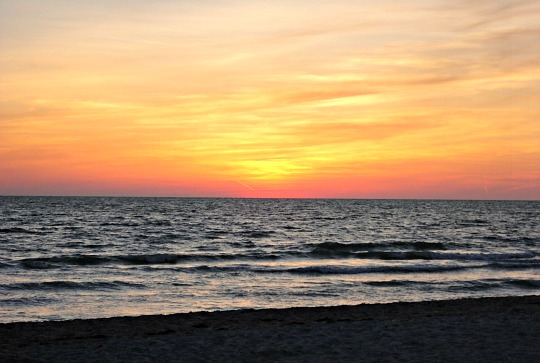 beach sunset photos